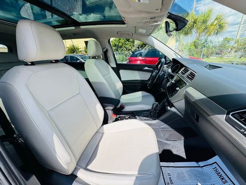 Used 2018 Volkswagen Tiguan SEL FWD image 17