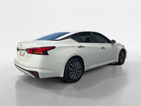 New 2025 Nissan Altima 2.5 SV image 5