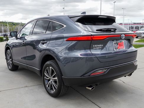 Certified 2024 Toyota Venza LE AWD/4WD image 6