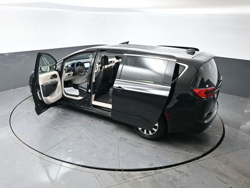 Used 2024 Chrysler Pacifica Select image 60