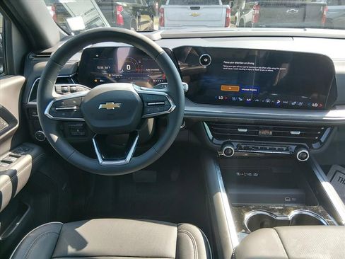 New 2025 Chevrolet Suburban Premier RWD image 12