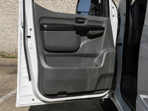 Used 2020 Nissan NV 2500 SV image 38