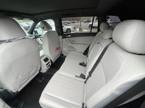 Certified 2022 Volkswagen Tiguan SE R-Line image 11