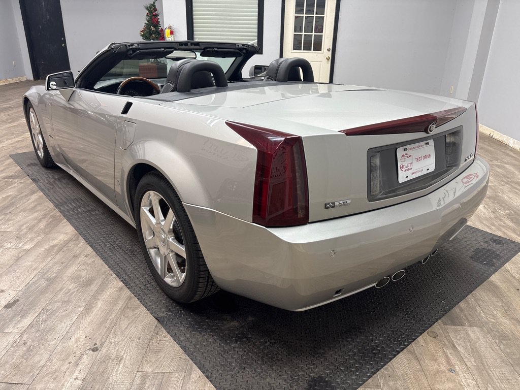 Used 2006 Cadillac XLR RWD image 9