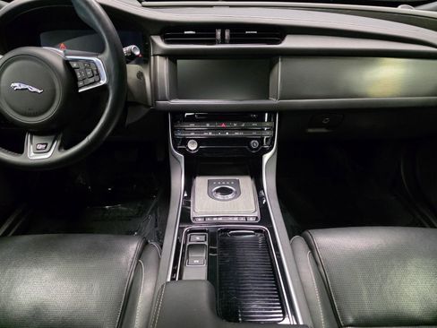 Used 2018 Jaguar XF S image 23