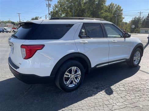 Used 2020 Ford Explorer XLT w/ Comfort Package image 9