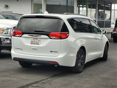 Certified 2019 Chrysler Pacifica Limited w/ Advanced Safetytec Group image 4