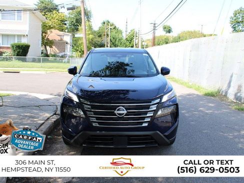 Used 2024 Nissan Rogue SV FWD image 2