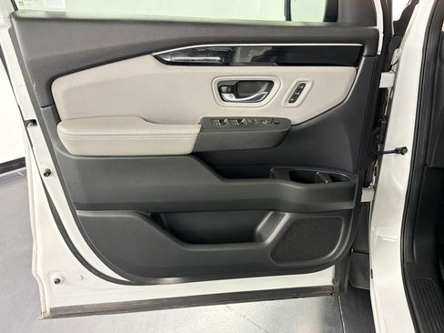 Used 2024 Honda Pilot Touring image 13
