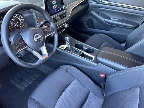Used 2025 Nissan Altima 2.5 SV image 4