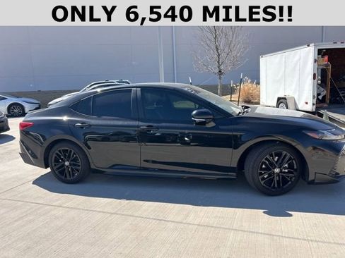 Used 2025 Toyota Camry SE image 2