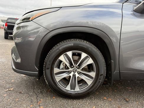 Certified 2023 Toyota Highlander XLE image 12