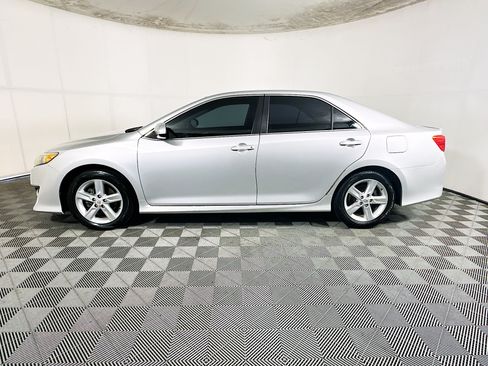 Used 2013 Toyota Camry SE FWD image 6