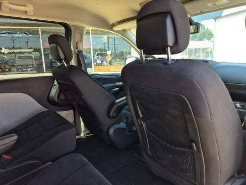 Used 2019 Dodge Grand Caravan SE w/ UConnect Hands-Free Group FWD image 19