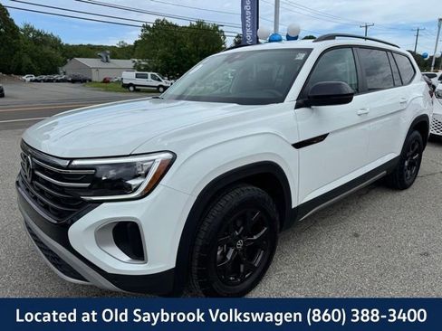 Certified 2025 Volkswagen Atlas Peak Edition SE AWD/4WD image 1