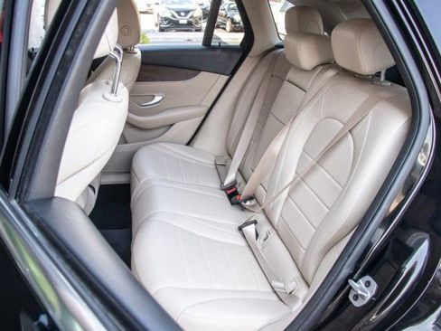 Used 2022 Mercedes-Benz GLC 300 4MATIC image 22