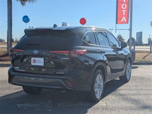 Certified 2022 Toyota Highlander Limited image 3