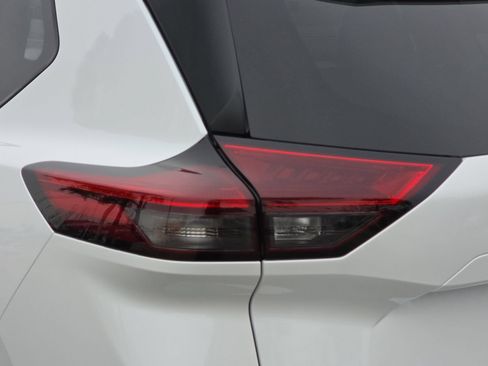 New 2026 Nissan Rogue SV w/ Cold Weather Package FWD image 31