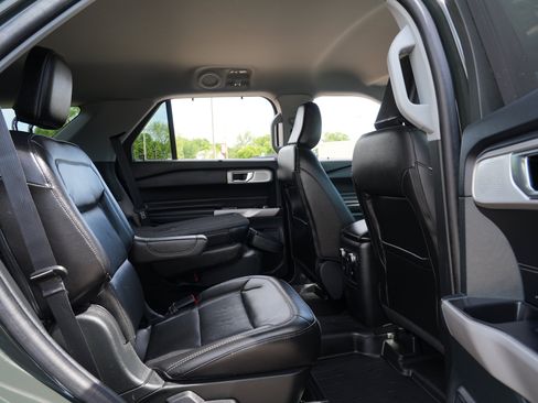 Used 2024 Ford Explorer Limited w/ Limited Technology Package AWD/4WD image 35