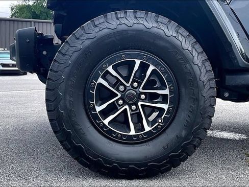 Used 2025 Jeep Wrangler Unlimited Rubicon AWD/4WD image 32