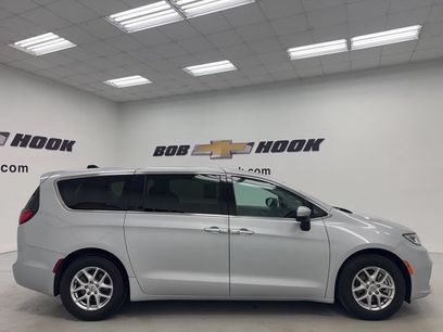 Used 2023 Chrysler Pacifica Touring-L