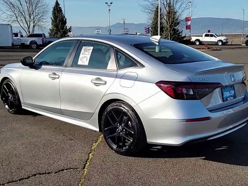 Used 2025 Honda Civic Sport image 6