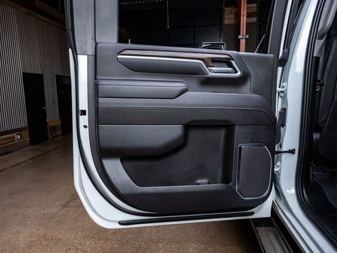 Used 2025 GMC Sierra 2500 SLT w/ SLT Premium Package image 36