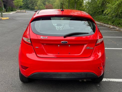 Used 2013 Ford Fiesta SE FWD image 4