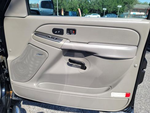 Used 2006 Chevrolet Avalanche Z66 w/ Sun And Sound Package RWD image 17
