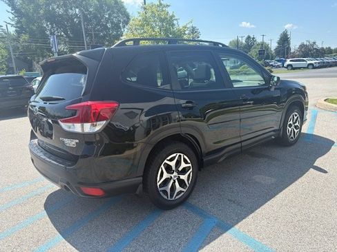 Used 2023 Subaru Forester Premium AWD/4WD image 4
