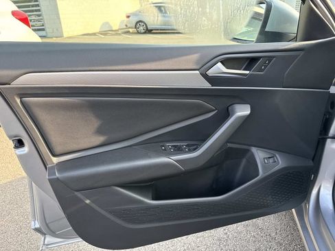 Used 2020 Volkswagen Jetta SE w/ SE Cold Weather Package FWD image 6