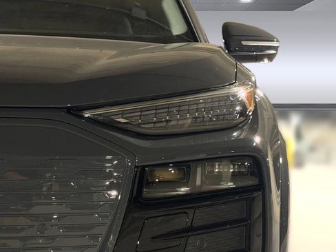Certified 2025 Audi Q6 e-tron Premium Plus w/ Premium Plus AWD/4WD image 11