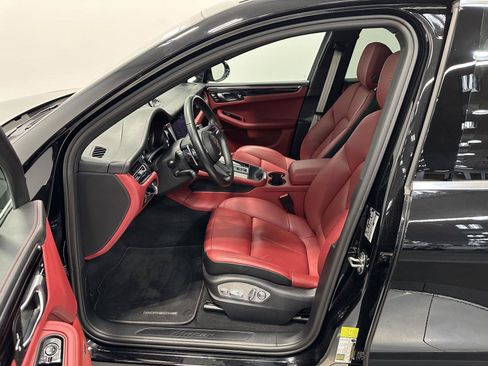 Used 2022 Porsche Macan AWD/4WD image 17