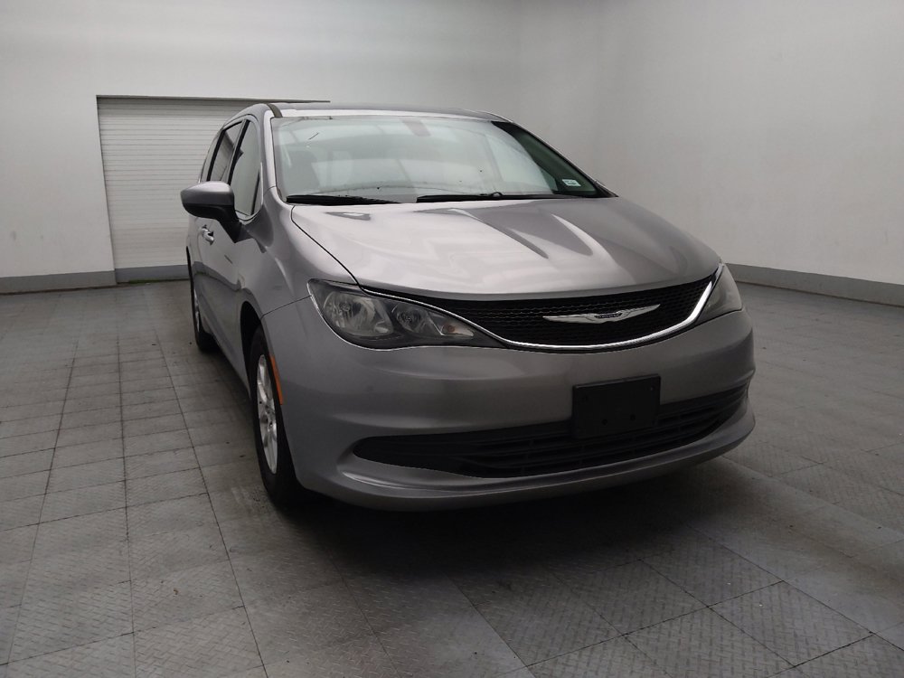 Used 2020 Chrysler Voyager LX FWD image 13