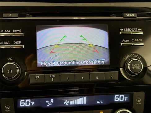 Used 2016 Nissan Rogue SV AWD/4WD image 15