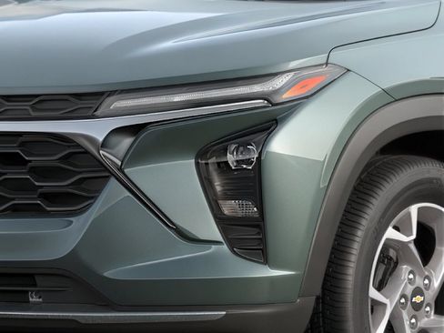 New 2026 Chevrolet Trax LT w/ Driver Confidence Package FWD image 7