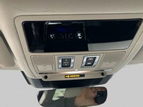 Used 2022 Jaguar XF R-Dynamic SE image 18