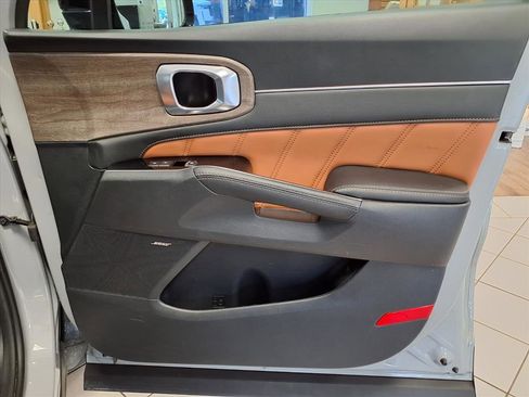 Used 2023 Kia Sorento SX Prestige image 12