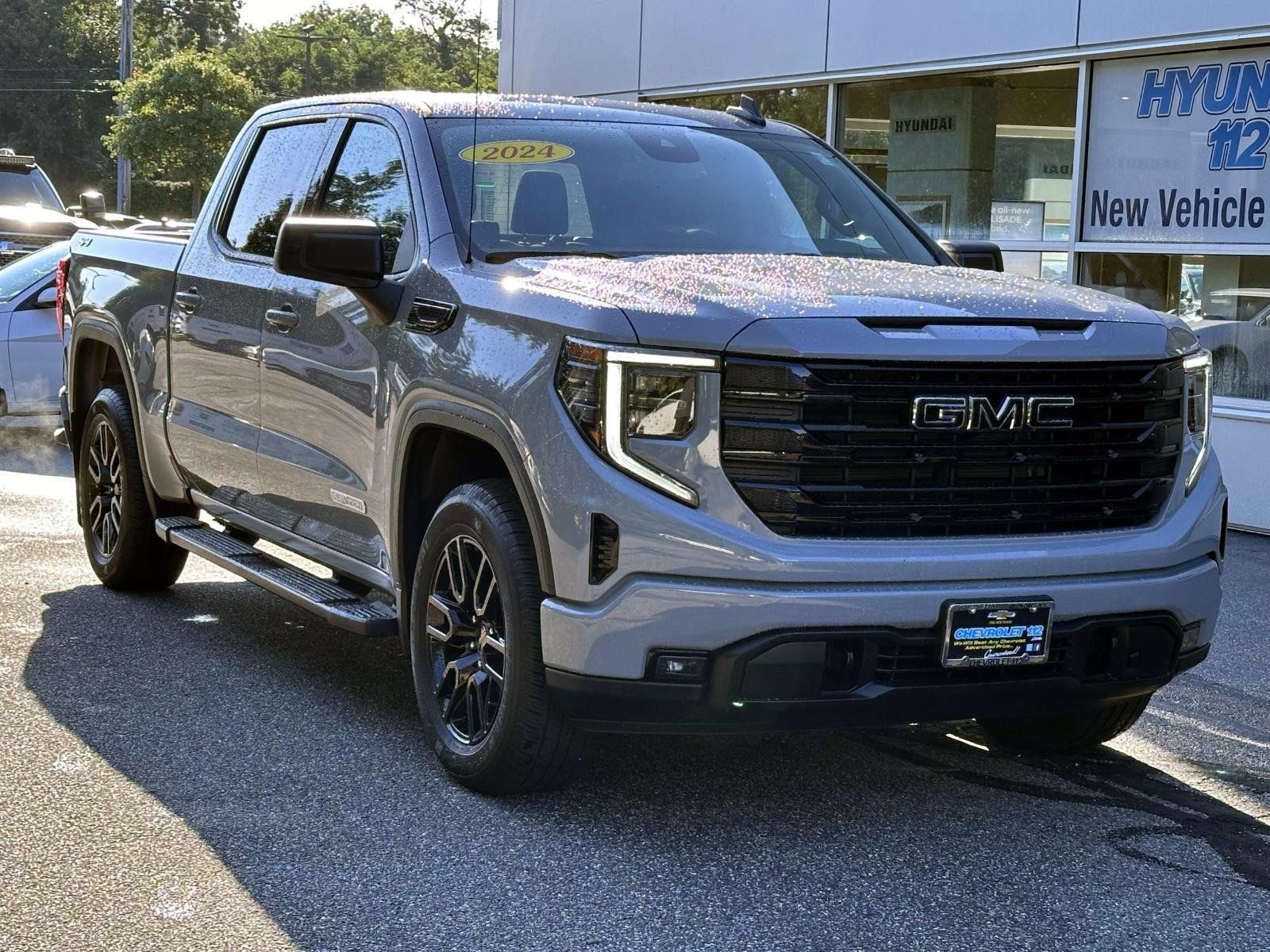 Used 2024 GMC Sierra 1500 Elevation w/ LPO, Elevation Black Package AWD/4WD image 5