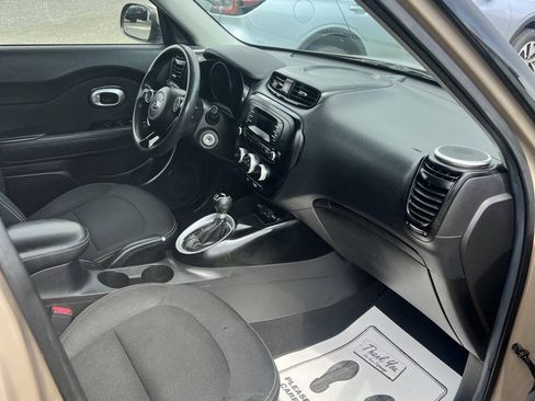 Used 2014 Kia Soul + FWD image 5
