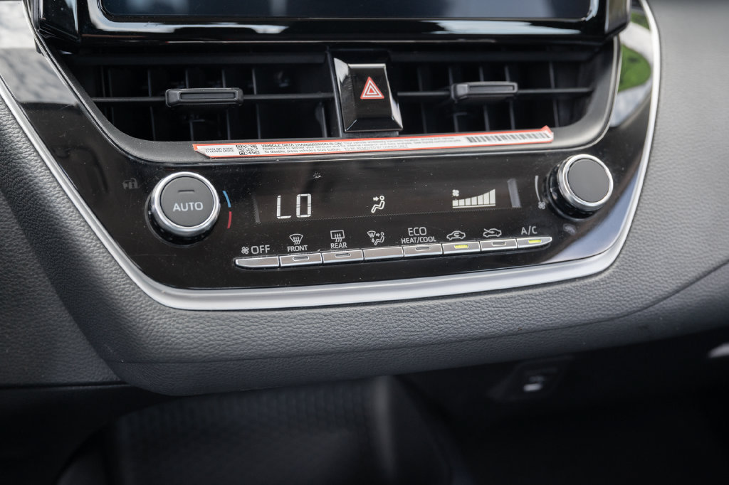 Used 2025 Toyota Corolla LE FWD image 28