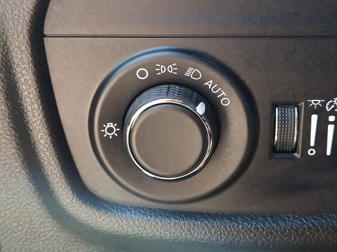 Used 2024 Jeep Grand Cherokee Laredo AWD/4WD image 24