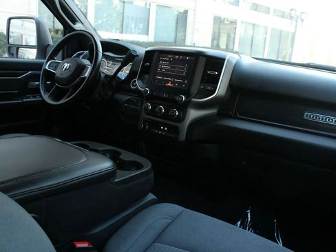 Used 2024 RAM 2500 Big Horn AWD/4WD image 24