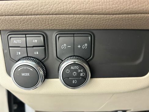 Used 2023 GMC Yukon XL Denali AWD/4WD image 7