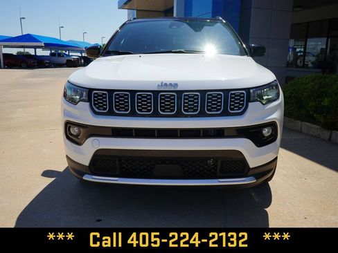 Used 2025 Jeep Compass Limited AWD/4WD image 3