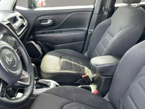 Used 2022 Jeep Renegade Latitude AWD/4WD image 31