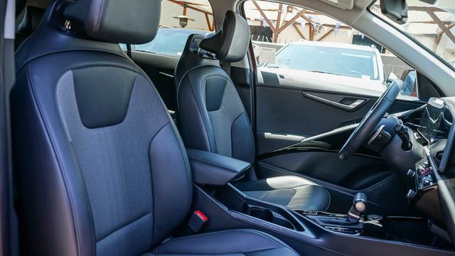 Certified 2025 Kia Niro EX FWD image 17
