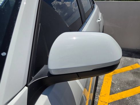Certified 2024 Volkswagen Atlas Cross Sport SE FWD image 9