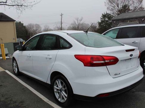 Used 2018 Ford Focus SE image 9