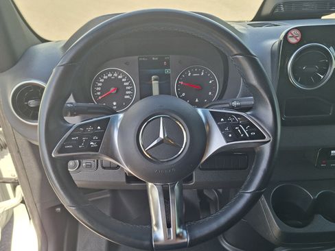 Used 2025 Mercedes-Benz Sprinter 2500 image 11